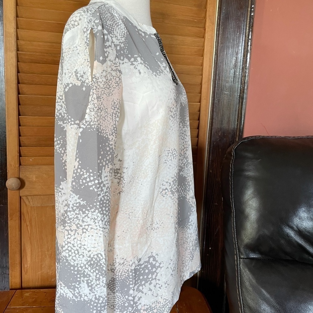NWT Juicy Couture Cold Shoulder Top White Multi Size small - Picture 4 of 9